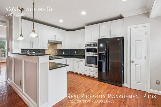 Photo - 42687 Latrobe St