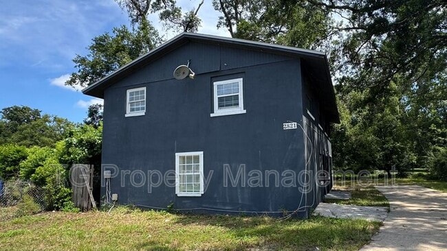 Building Photo - 2825 Moncrief Rd Rental