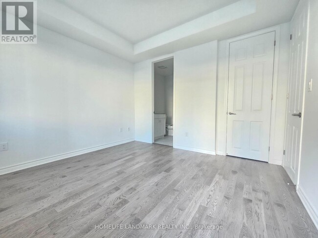Photo - 92 Avani Ave