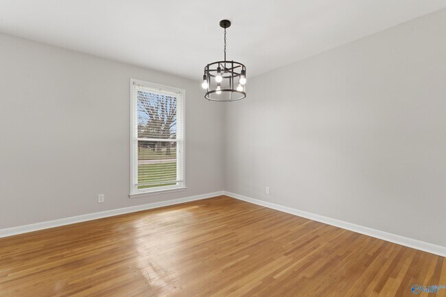 Photo - 400 Harolds Dr NW