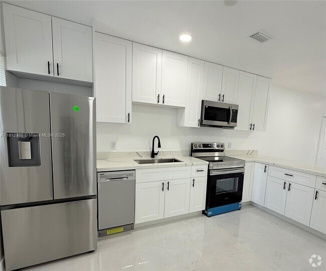 Building Photo - 209 NW 10th St Unit 1-4 Rental