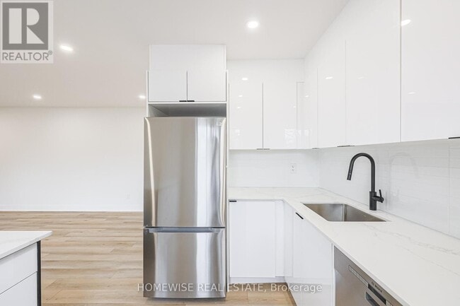 Photo - 383 Spadina Rd