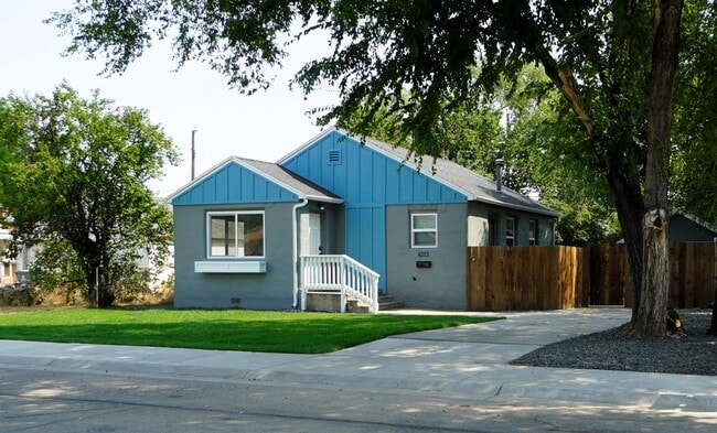 Building Photo - 4213 W Clark St