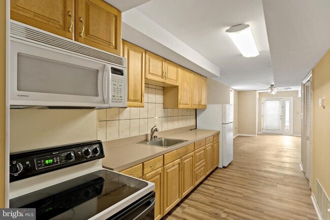 Building Photo - 2537 S Broad St