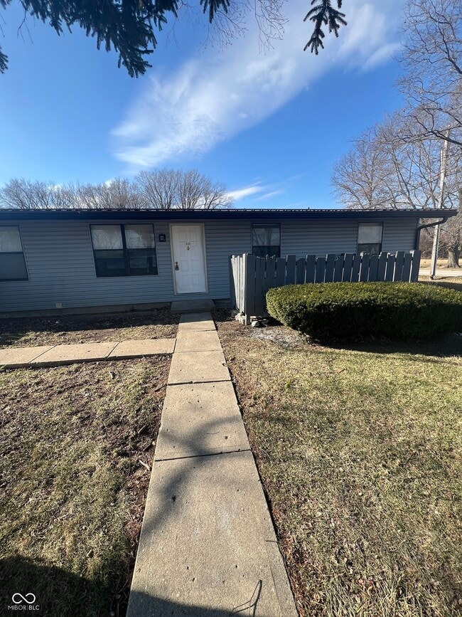 Building Photo - 2000 Indianapolis Rd Unit 123