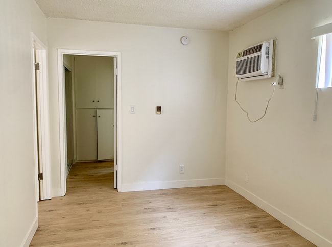 Photo - Cozy 1 bedroom unit located in Canoga Park with Laundry On-site and Community Pool! Unidad 102