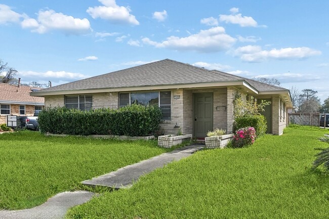 Building Photo - 2486 Hyman Pl