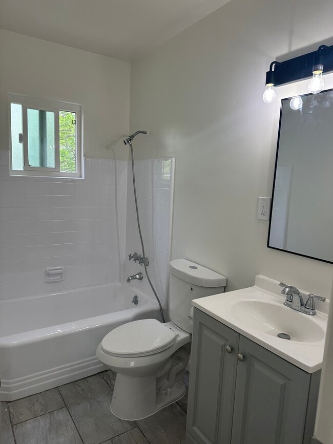 Baño - 205 W Palmer Ave