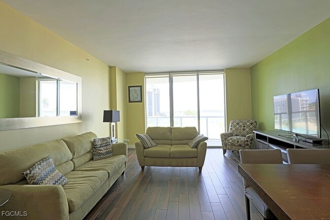 Building Photo - 3000 Oasis Grand Blvd Unit 505 Rental