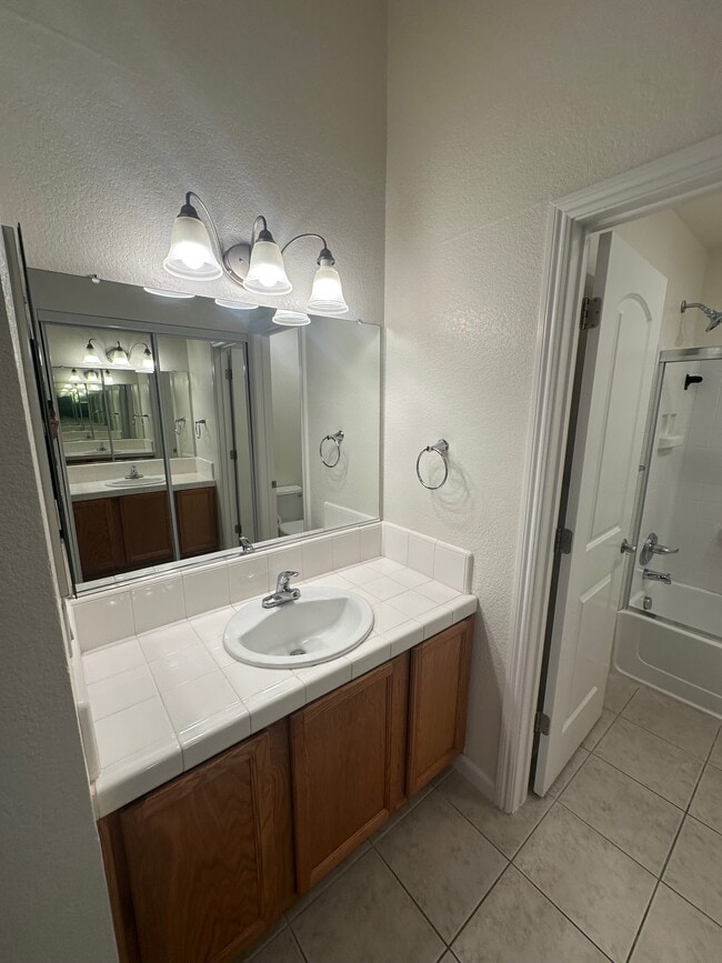 Photo - 415 Tyler Pl