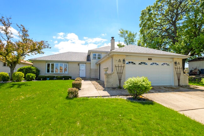 Building Photo - 7745 Woodstock Dr