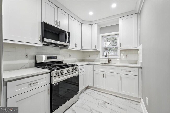 Photo - 2033 N Mascher St