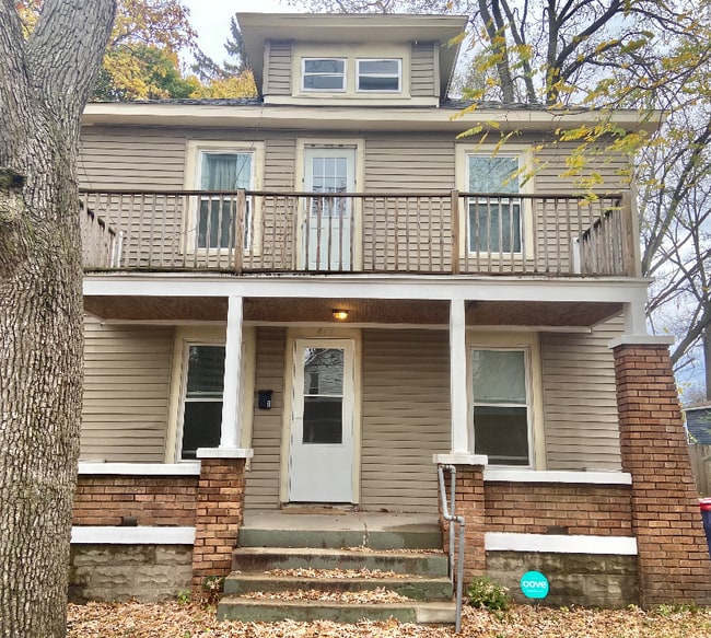 Photo - 947 Logan St SE