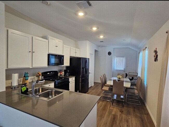 Photo - 215 Canley Lp