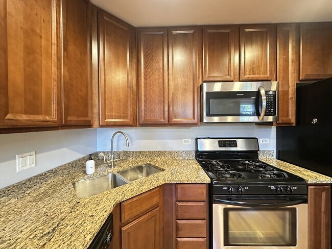 Photo - 4440 N Dover St Unidad SG Rental