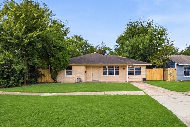 Building Photo - 5326 Doulton Dr