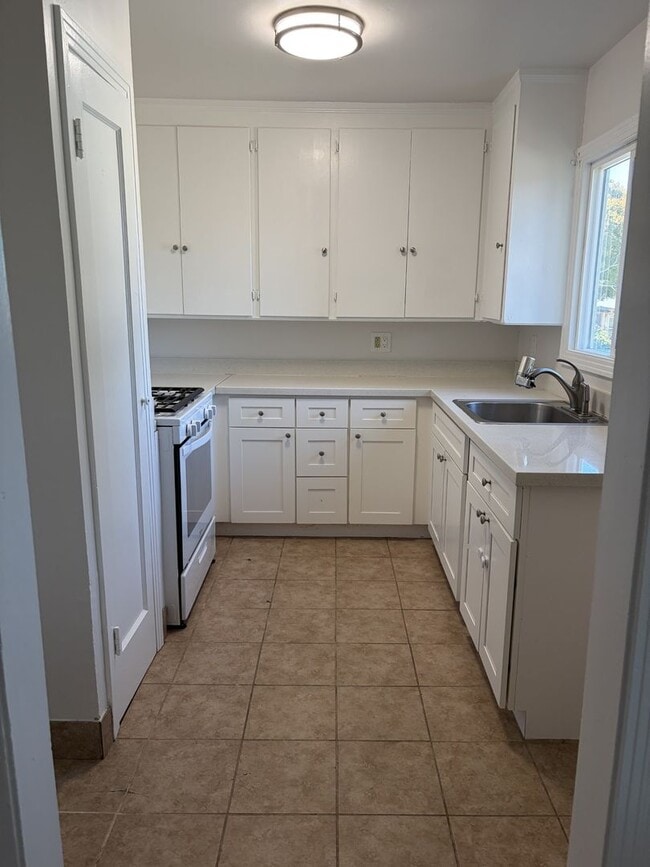 Building Photo - 902-908 24th Street Unit 904