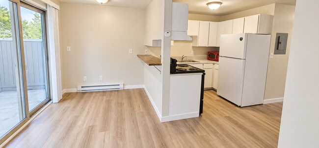 Building Photo - 921 N 96th St Unit 12