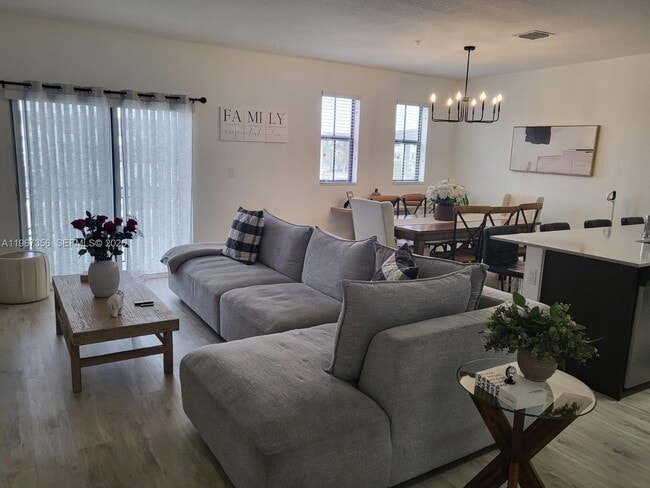 Photo - 15520 SW 136th St