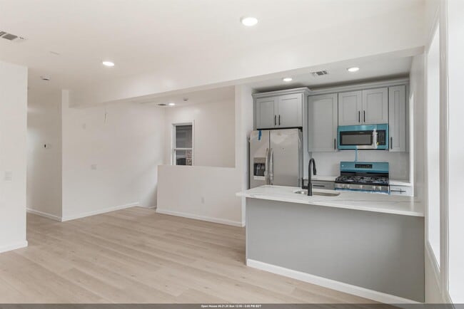 Building Photo - 709 Grand Ave Rental