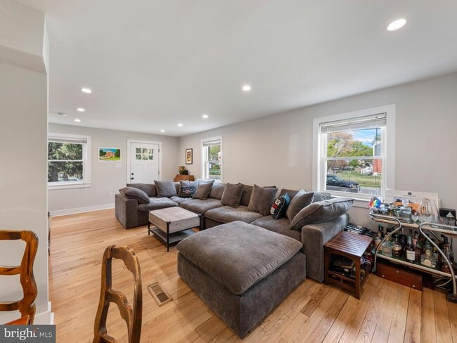 Photo - 2042 Arlington Terrace