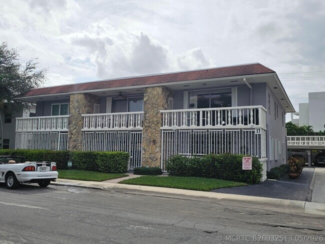 Building Photo - 17 S Lakeside Dr Unit 4