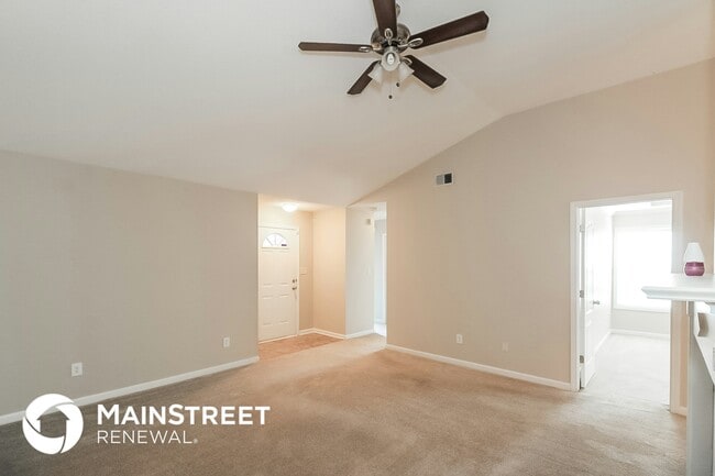 Photo - 450 Clear Blue Way