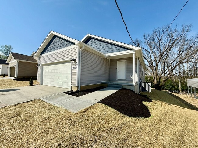 Building Photo - New 5BR Retreat With Hot Tub 2 Living Areas WC, OH