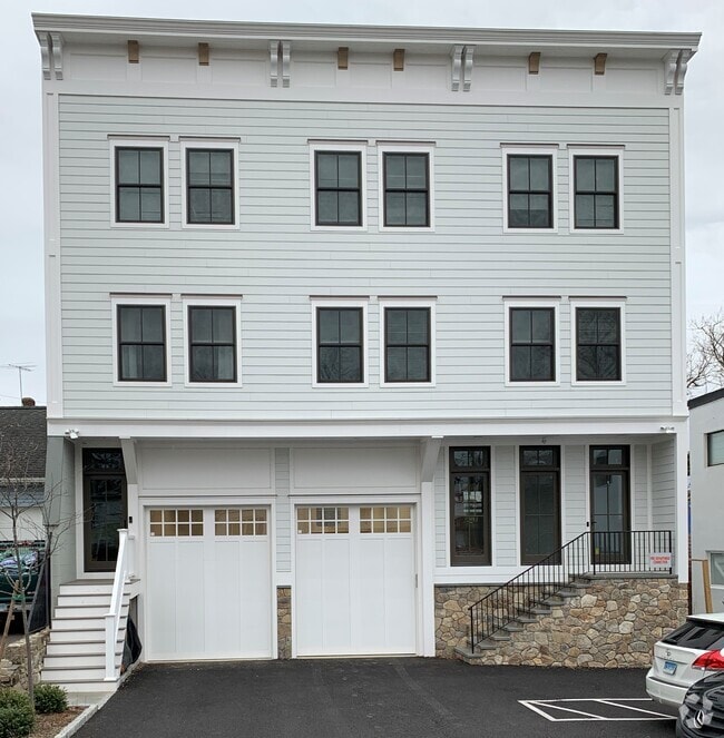 Building Photo - 4 Armonk St Unit 2L Rental