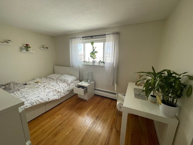 Photo - SPACIOUS AND BRIGHT BRIGHTON 2 BED W/ DISHWASHER ~ HT/HW INCL