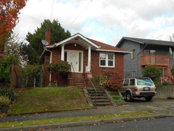 Building Photo - 4834 S Orcas St