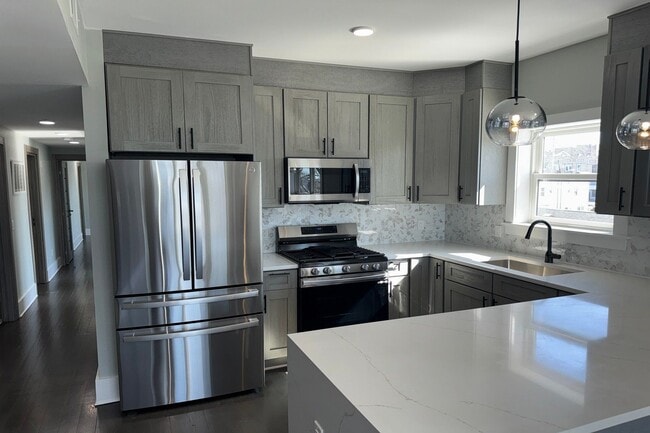 Building Photo - 76 Corbin Ave Unit # 4