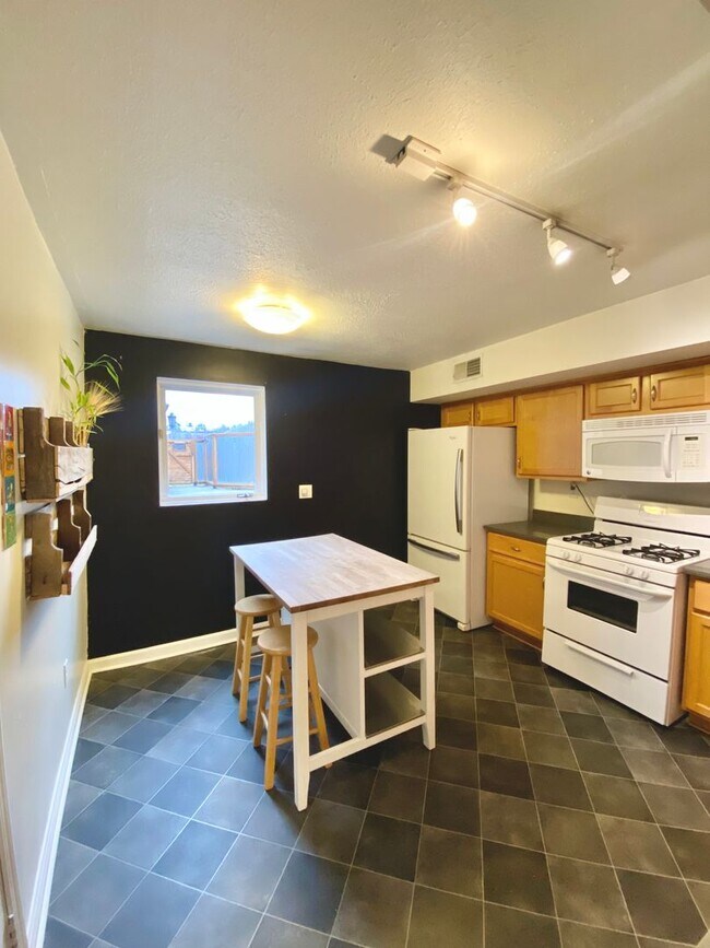 Photo - Modern 2 Bed/2 Bath in South Side Slopes- Available July 1st