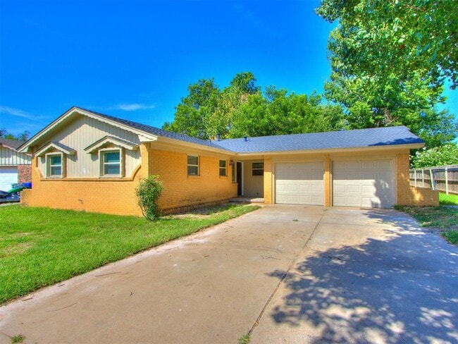 Building Photo - 306 S Mercedes Dr