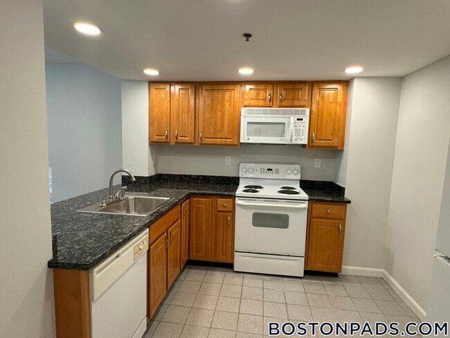 Photo - 24 Queensberry St Unit B