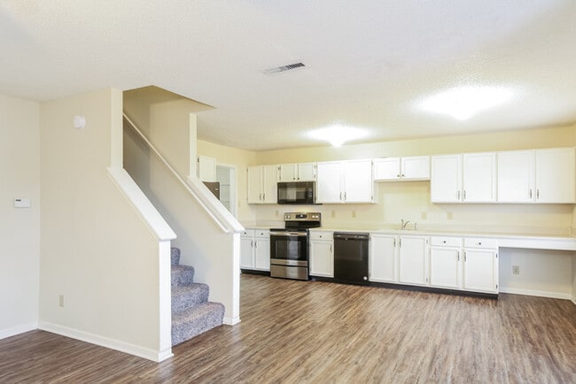 Photo - 10740 Glenayr Dr