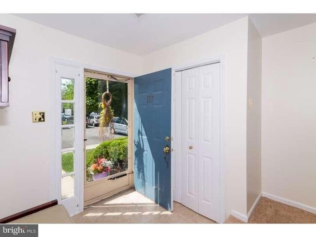 Photo - 137 Discovery Ct