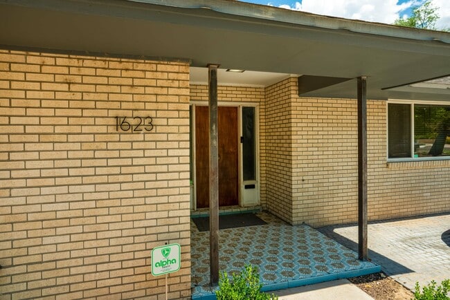 Photo - 1623 San Patricio Ave SW