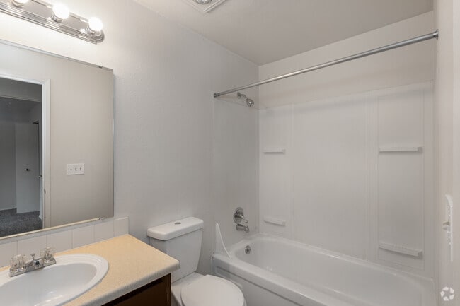 2BR, 1BA - 788SF