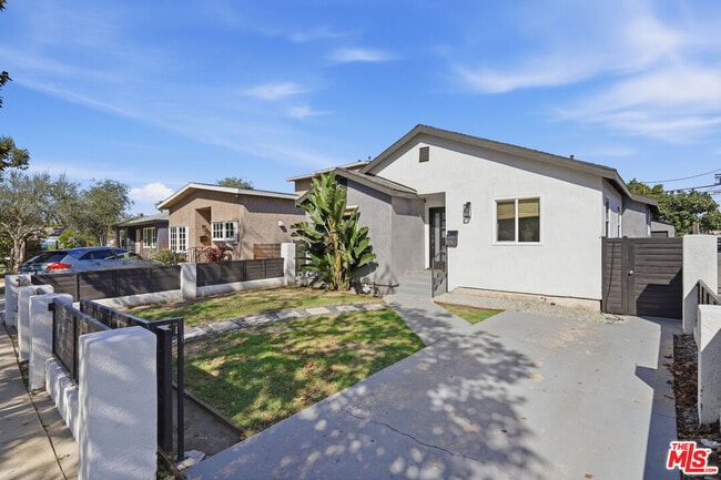 3050 Chesapeake Ave