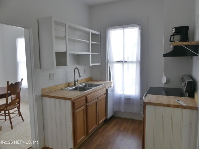 Photo - 209 S 4th St
