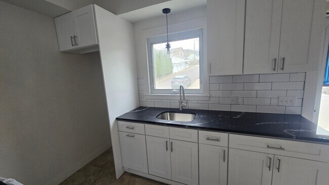 Photo - 659 W Main St Unit 3
