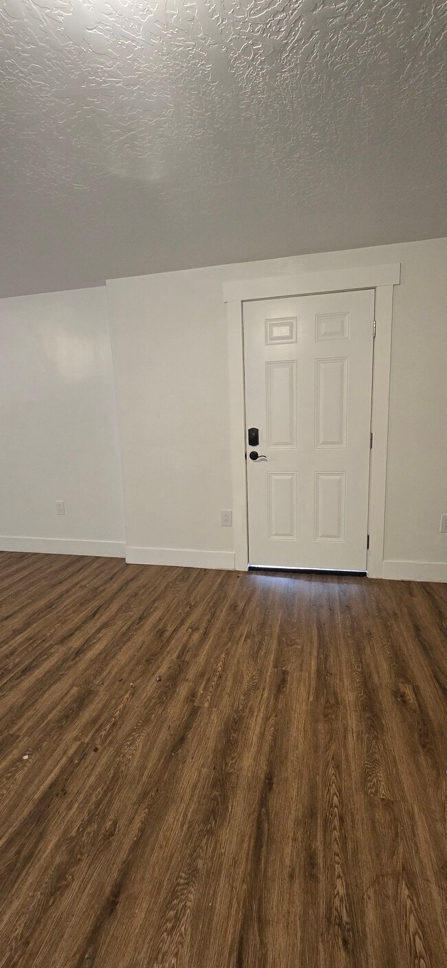 Photo - 8814 Daisy View Ln
