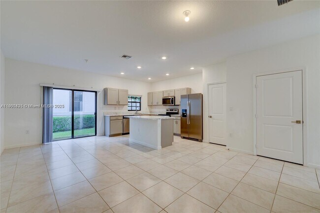 Photo - 1170 SW 7th Ct