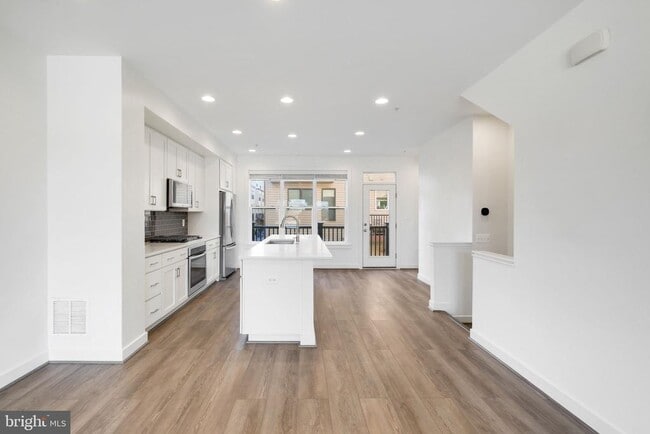 Photo - 16560 Crabbs Branch Way