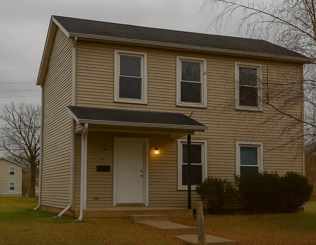 Building Photo - For Rent: 4-bedroom 2-bathroom single family home! COMING SOON