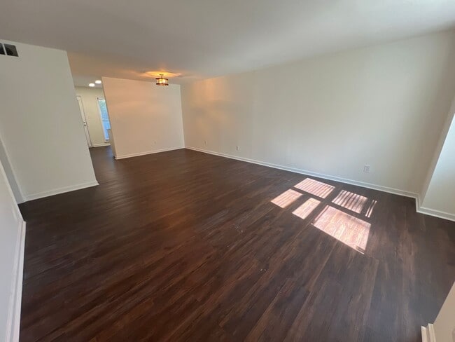 Photo - 2 Bedroom Community on the Corner of Baxte... Unit 24