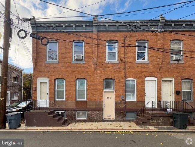 Building Photo - 25 Peace St Rental