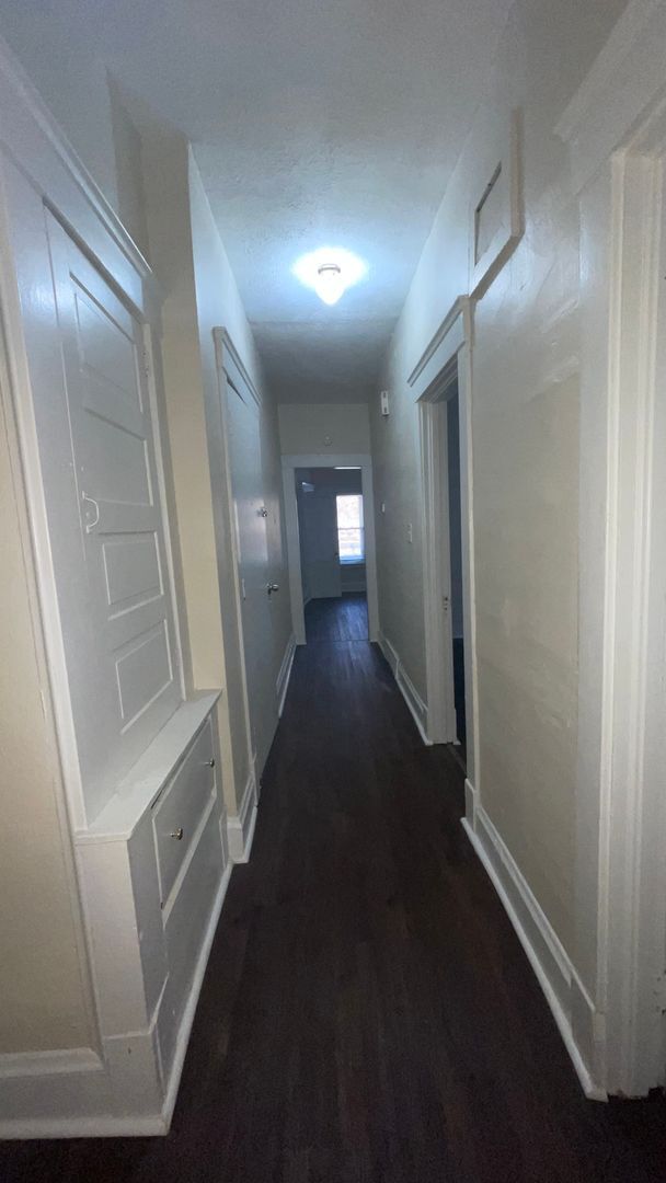 Photo - Completely remodeled 2 bedroom apartment n... Unit 4