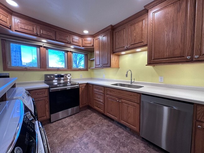 Photo - Single Family Home W/Fenced In Yard Available Now!